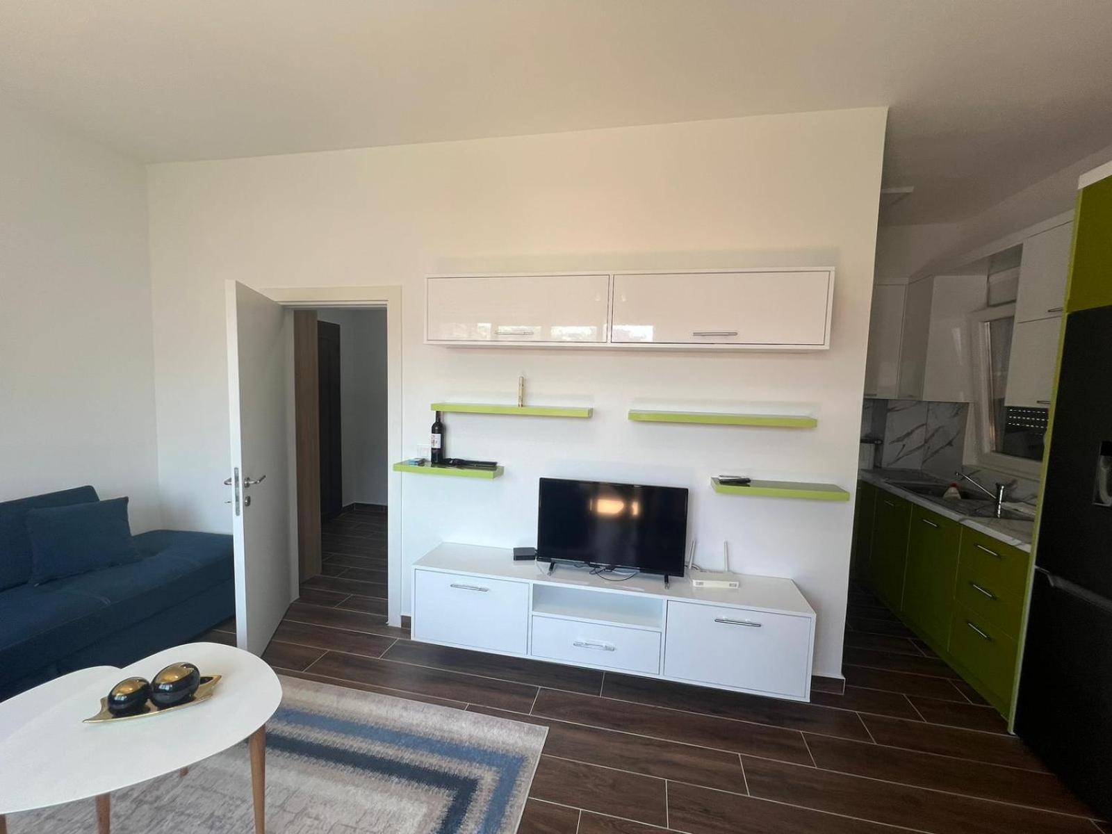 Djonis Apartamento Shëngjin