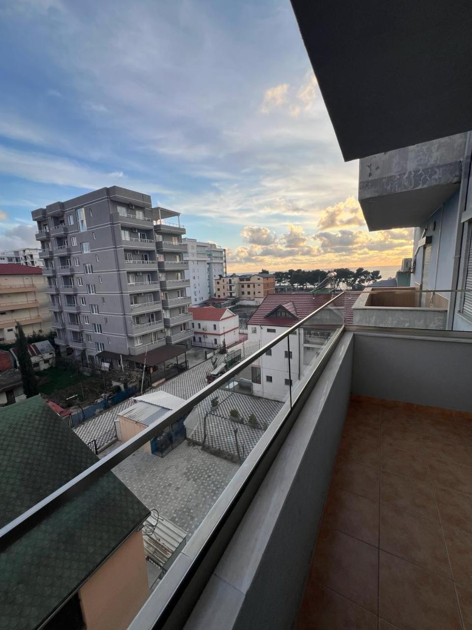 Djonis Apartamento Shëngjin